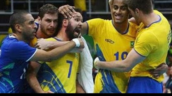 Imagem Emocionante: Brasil vence a Itália e conquista o ouro no vôlei masculino 