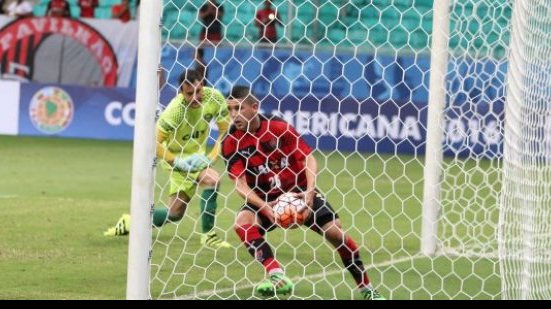 Imagem Confira os gols da virada do Vitória sobre o Coritiba na Fonte Nova