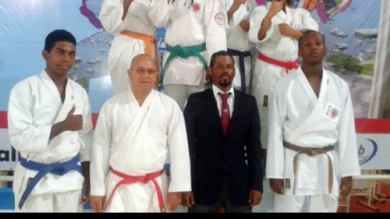 Imagem Atletas de projeto social são medalhistas em campeonato baiano de karatê