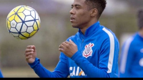 Imagem Elias deixa o Corinthians e se apresenta a novo clube