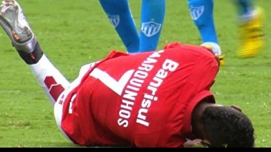 Imagem Lesão muscular pode melar transferência de ex-Vitória para o São Paulo  Com tudo
