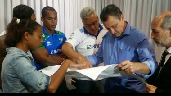 Imagem Governador anuncia Centros de Treinamento de Canoagem no interior e capital
