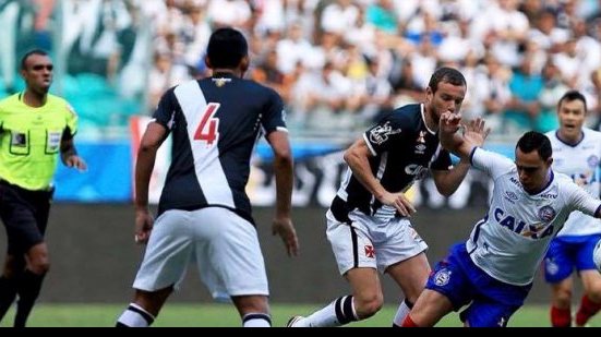 Imagem Bahia bate líder Vasco em Fonte Nova lotada e se aproxima do G-4 na Série B