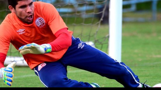 Imagem  Goleiro do Náutico pede atitude diferente de companheiros contra o Bahia
