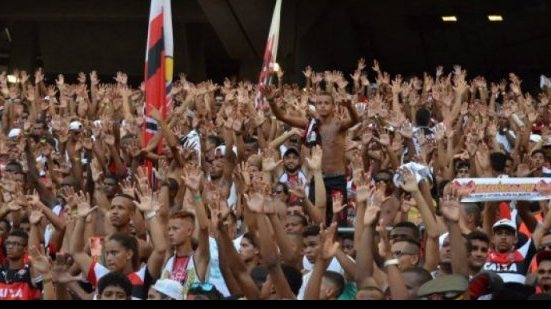 Imagem Insatisfeitos, torcedores do Vitória realizam protesto em Salvador