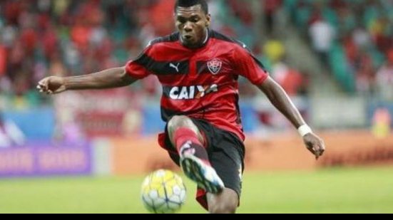 Imagem   Marcelo leva terceiro cartão amarelo e desfalca o Vitória contra o Flamengo