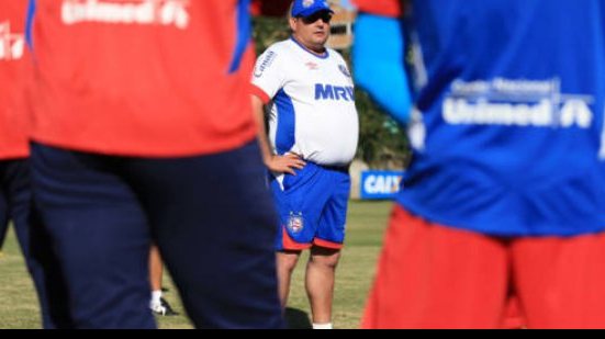 Imagem Guto comanda treino tático e testa Bahia para duelo com o Náutico