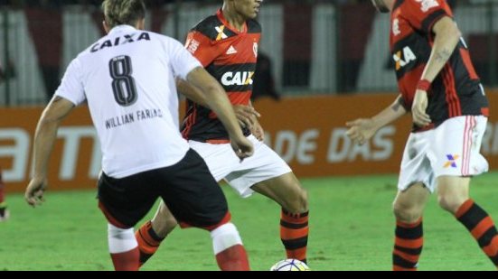 Imagem Com expectativa de casa cheia, Vitória tenta derrubar Flamengo para deixar Z-4