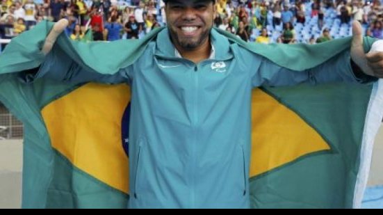 Imagem Claudiney dos Santos vence no lançamento de disco e conquista ouro