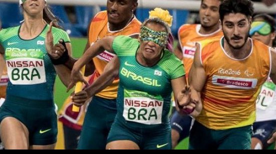 Imagem Atletismo: polêmica sobre exclusão de atleta ofusca prata do revezamento 4x100