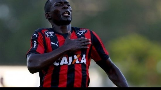 Imagem  Na estreia de Argel, Vitória vence o Inter e sai do z-4