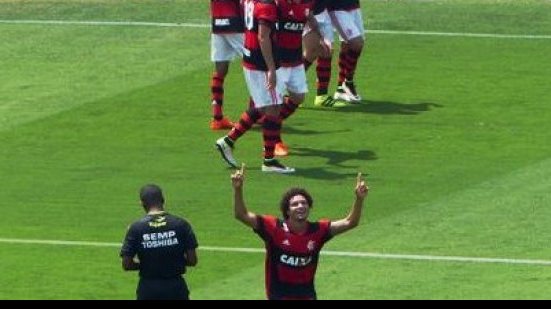 Imagem Série A: Flamengo bate Figueirense e segue na cola do líder Palmeiras