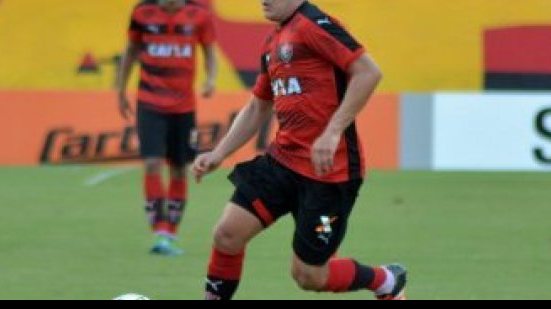 Imagem Após perder pênalti, Diego Renan lamenta e diz que goleiro foi bem