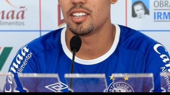 Imagem "Eu estou devendo uma para ele", brinca Edigar Junio após roubar gol de Tiago