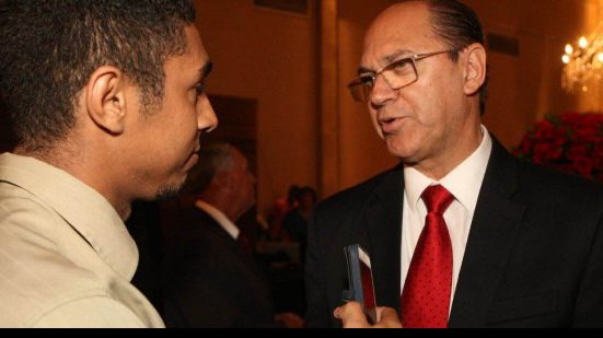 Imagem Manoel Matos responde comparações com Bahia, admite erros, mas cobra torcida 