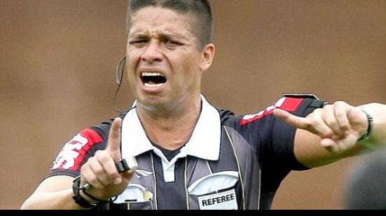 Imagem Arbitragem alagoana comanda confronto entre Vitória e São Paulo neste domingo 