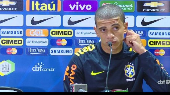 Imagem Douglas Costa é novamente cortado e Tite convoca Taison