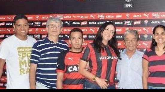 Imagem Após reunião, grupo de torcedores do Vitória critica presidente Raimundo Viana