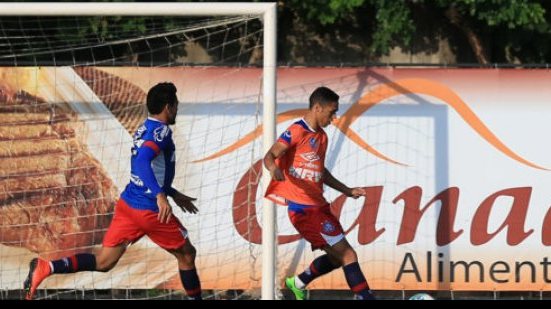 Imagem Bahia faz coletivo e Guto escala Tinga de titular