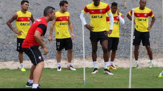 Imagem Após físico pela manhã, Vitória treina com bola na tarde desta quarta