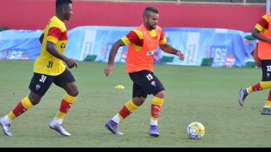 Imagem “Serão muitas batalhas”, prevê volante do Vitória antes de jogo com o São Paulo