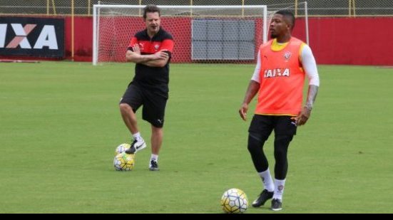 Imagem Vitória está relacionado para confronto com o São Paulo; VR3 é vetado
