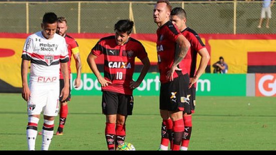 Imagem Vitória vence o São Paulo, encerra jejum no Barradão e deixa o Z-4