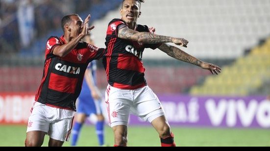 Imagem Flamengo vira no fim, vence o Cruzeiro e segue na cola do Palmeiras