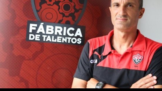 Imagem Técnico do Sub-20 do Vitória comemora sintonia com elenco