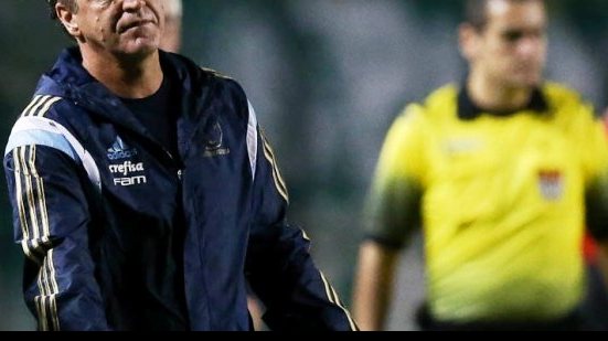 Imagem Com Palmeiras na liderança, técnico do Verdão discute com atacante no vestiário