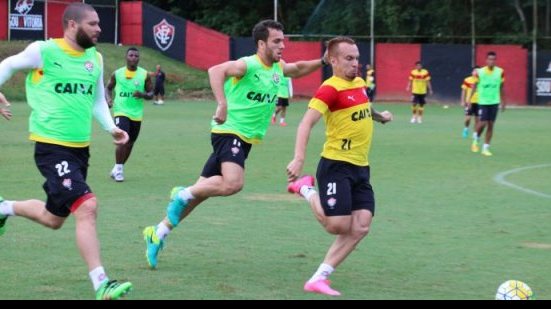 Imagem Vitória faz treino de posse de bola e ataque contra defesa