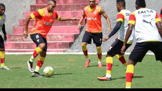 Imagem “Temos que segurar pressão”, alerta volante antes de Vitória x Chapecoense