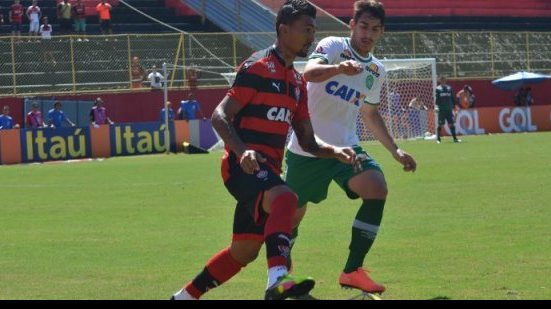 Imagem Vitória duela com a Chapecoense, buscando fugir do Z4