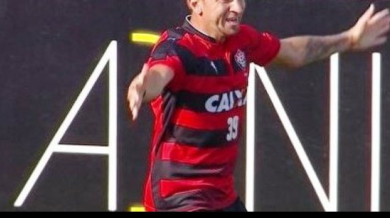 Imagem Reação rubro-negra! Vitória atropela Chapecoense e respira no Brasileirão