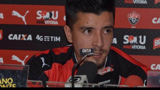 Imagem Cárdenas é vetado e desfalca o Vitória contra o Grêmio