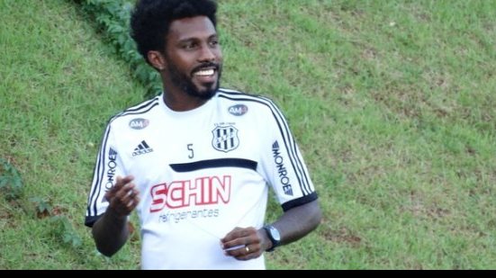 Imagem Ex-Vitória, Rhayner espera voltar a jogar contra o rubro-negro