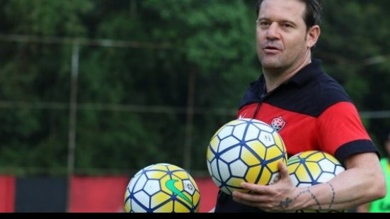 Imagem Sem Zé Love, Vitória faz treino de posse de bola na Toca