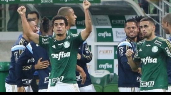 Imagem Palmeiras vence e se isola na liderança da Série A