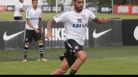Imagem   Zagueiro ex-Vitória agride companheiro em treino do Corinthians