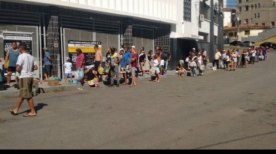 Imagem Ponte promove troca de ingressos por garrafas PET para jogo contra o Vitória