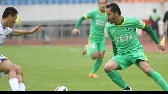 Imagem Destaque na China, atacante revelado no Bahia pede foco no final da temporada