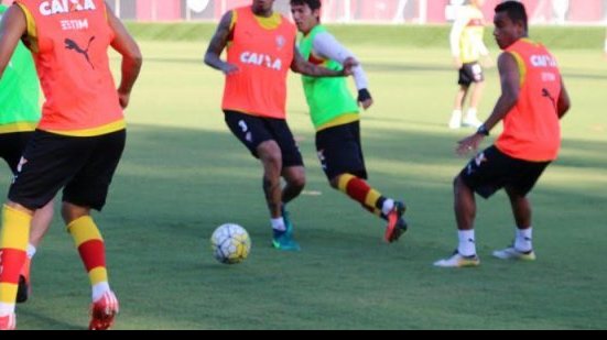 Imagem Com Victor Ramos cotado para assumir vaga de Kanu, Leão pensa no Cruzeiro