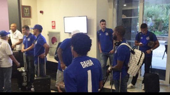 Imagem  Após festa em aeroporto, Bahia já está em São Paulo