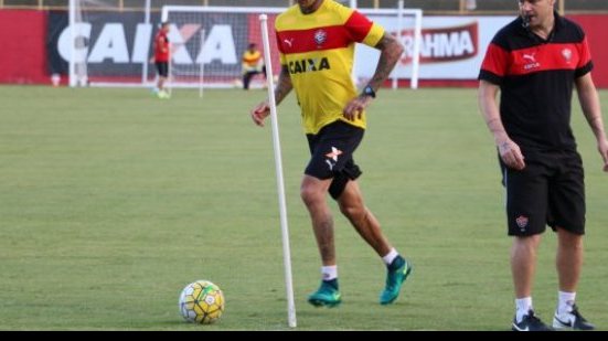 Imagem Com expectativa de Barradão lotado, Vitória pega Cruzeiro para tentar deixar Z-4