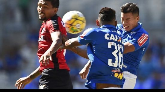 Imagem Com direito a pênalti perdido, Vitória perde a quarta seguida e segue no Z-4