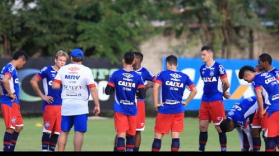 Imagem Com retorno de Hernane e Renê Junior de titular, Guto testa time titular