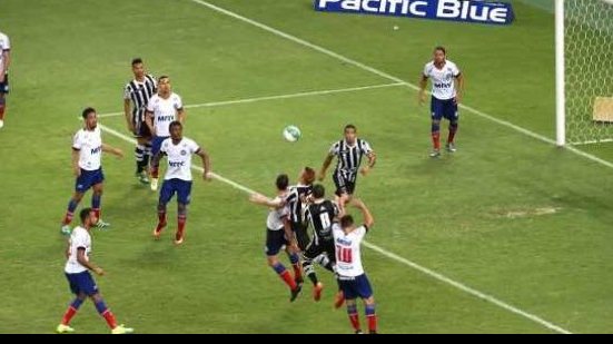 Imagem Bahia e Ceará duelam para não distanciar do G4