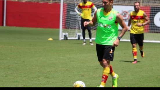 Imagem Há cinco jogos sem vencer no Brasileiro, Zé Love acredita em triunfo sobre o Atlético-PR