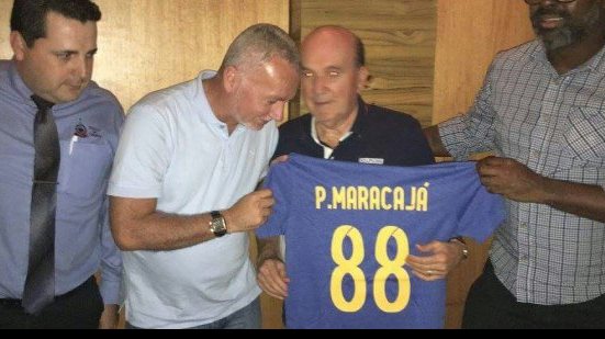 Imagem  Ao contrário da diretoria do Bahia, ex-ateltas fazem homenagem a Paulo Maracajá