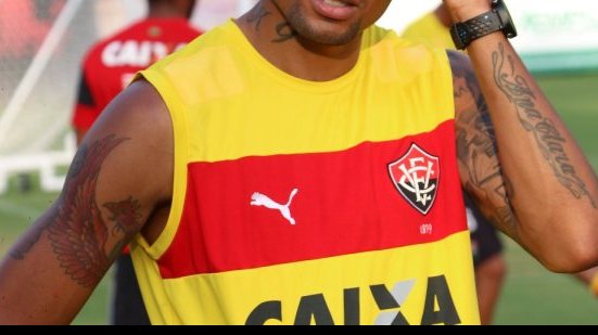 Imagem  Apesar de trauma na face, Kieza deve enfrentar o Atlético-PR